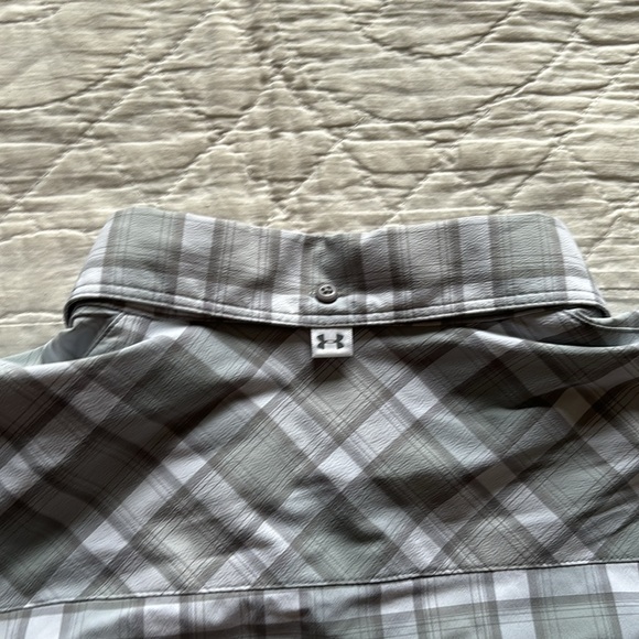 Under Armour Shirt - Picture 10 of 13